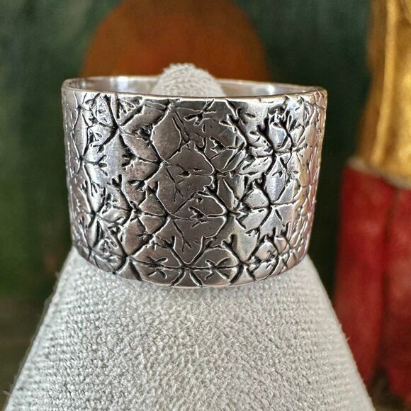 Sterling Silver Artisan Wide Floral Band Ring - Picture 2 of 9